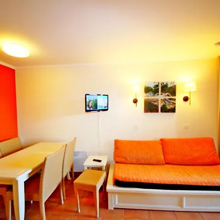 1a H3 108 - 363la * Saint-Raphael (Var)